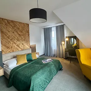 84 & Jacuzzi & Sauna Panzió